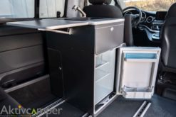 Ausbau Aktiv 4 Camper Mercedes Vito V-Klasse Viano für 5 Personen kompakte Küche Komfortliege Kühlschrank