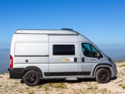 Skyup Aufstelldach Fiat Ducato nachrüstung Schlafdach beim Wohnmobil silber geschlossen