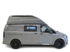 Vito Hochdach Premium Line Stabiles Hochdach mit Stehhöhe und sportlichem Design. GFK Hochdach für V-Klasse Mercedes Spezialist Aktivcamper 1