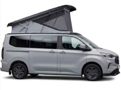 Aufstelldach Ford Tourneo Custom und VW New Transporter Caravalle Nachrüstung Einbau Aufstelldach und Schlafdach in den Camper von Spezialisten Seitenansicht groß